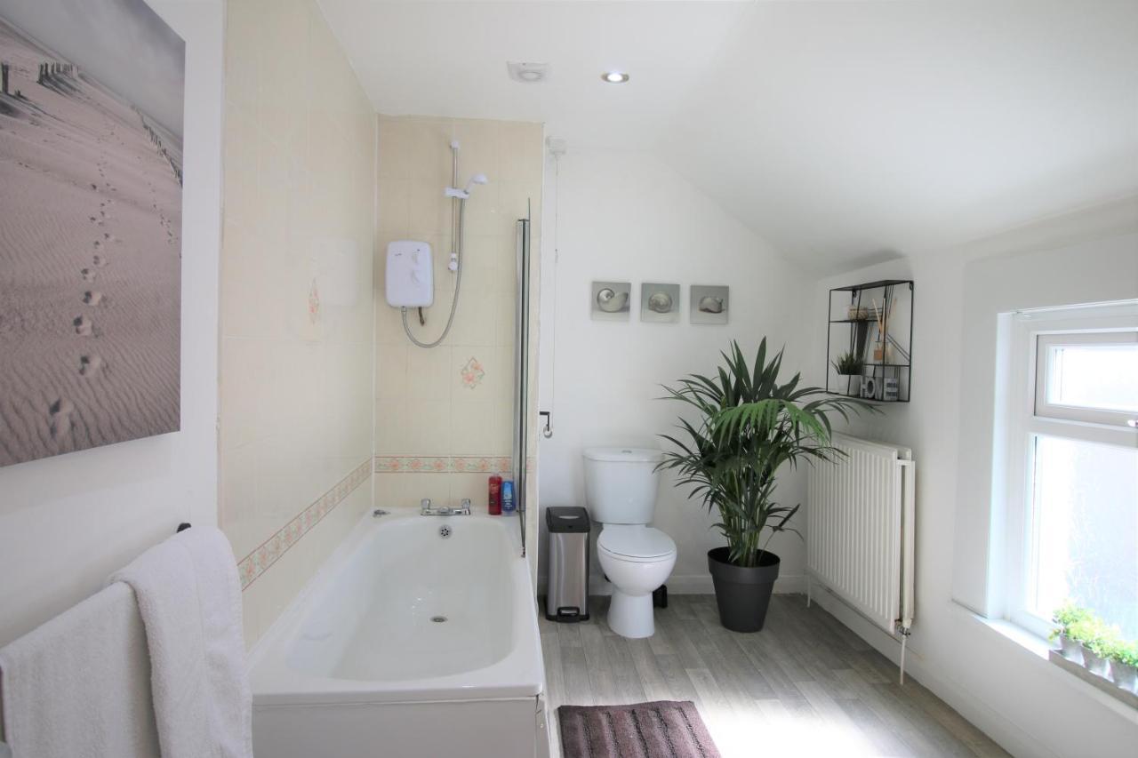 Three Bedroom Townhouse - Free Local Parking - By Property Promise Cardiff Ngoại thất bức ảnh