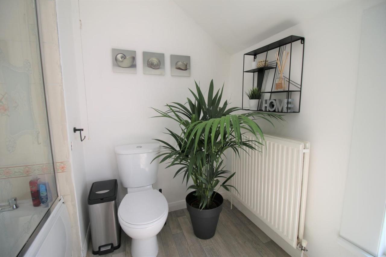 Three Bedroom Townhouse - Free Local Parking - By Property Promise Cardiff Ngoại thất bức ảnh